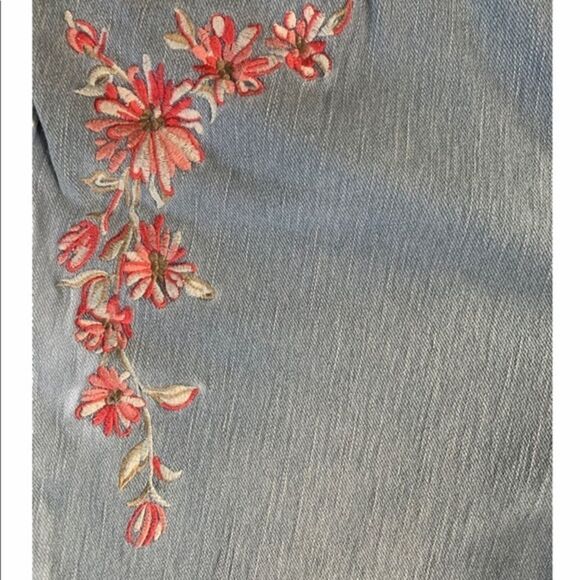 Belle light blue Cropped Capri’s - Picture 6 of 9